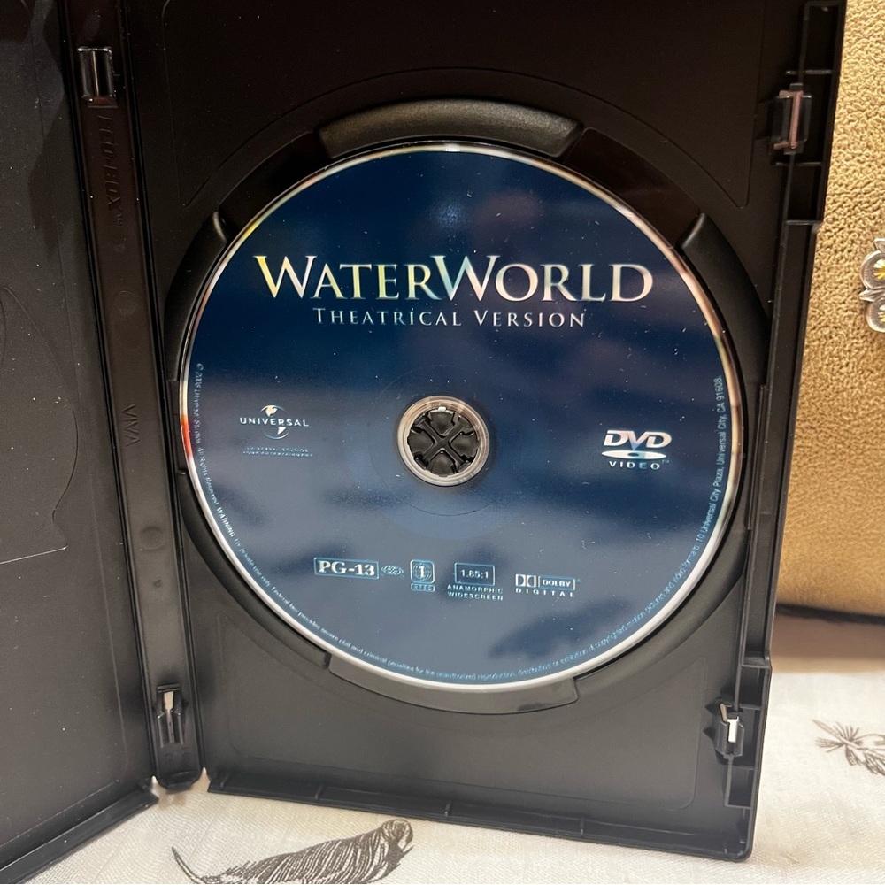 Waterworld DVD - Picture 3 of 5